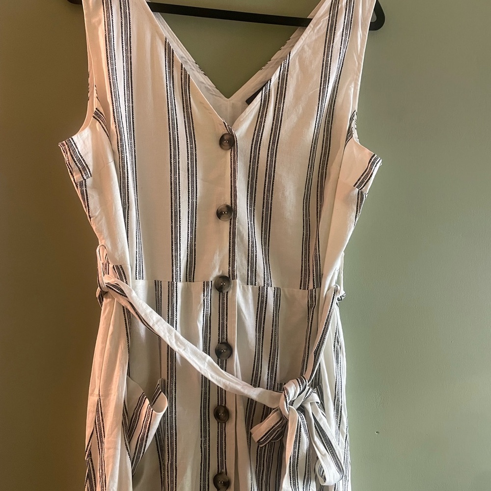 Le Chateau Monochrome Patterned Dress
